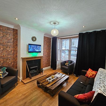 Magical Harry Potter Themed Home In Watford - Free Off-Street Parking 外观 照片