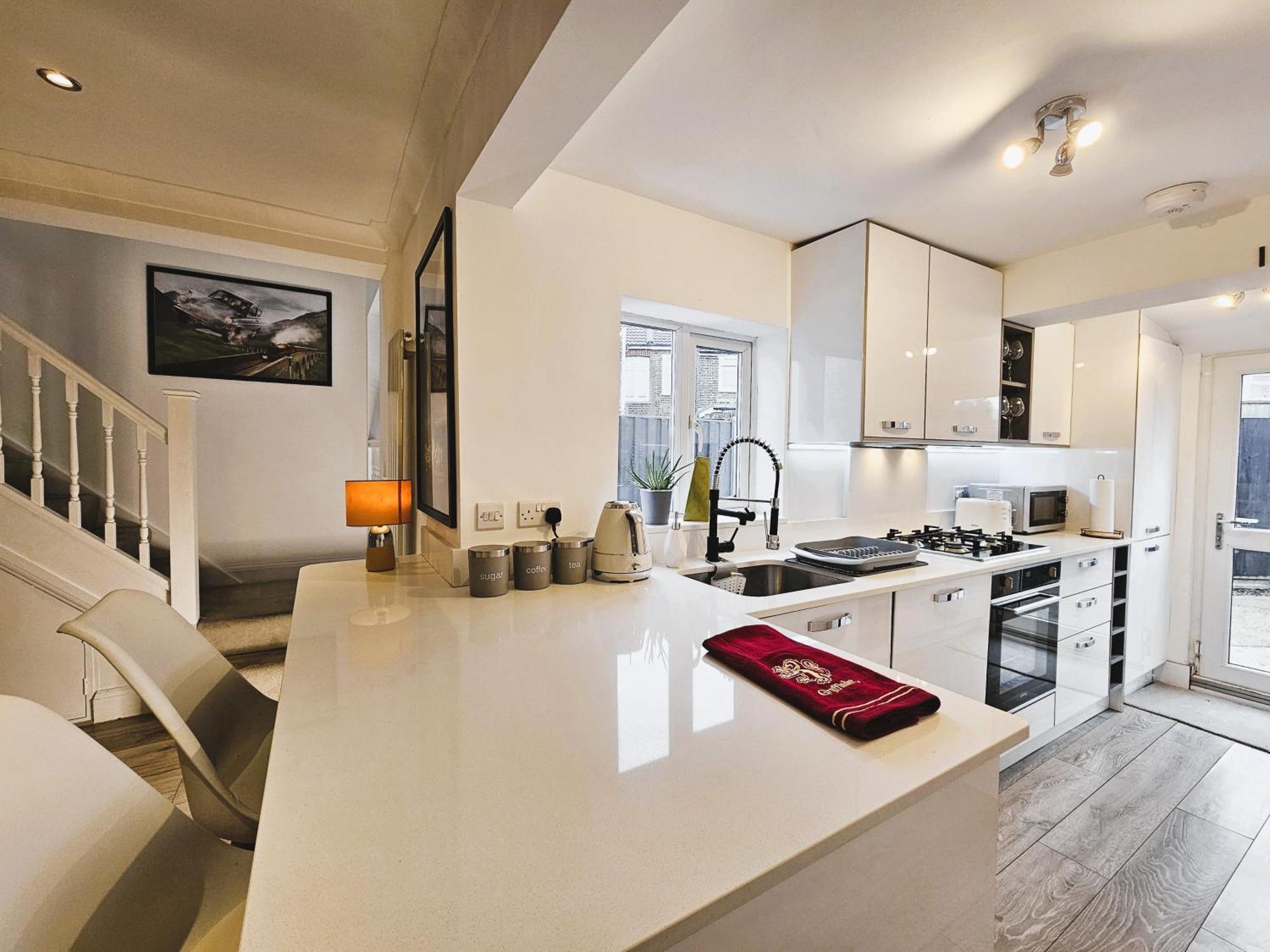 Magical Harry Potter Themed Home In Watford - Free Off-Street Parking 外观 照片