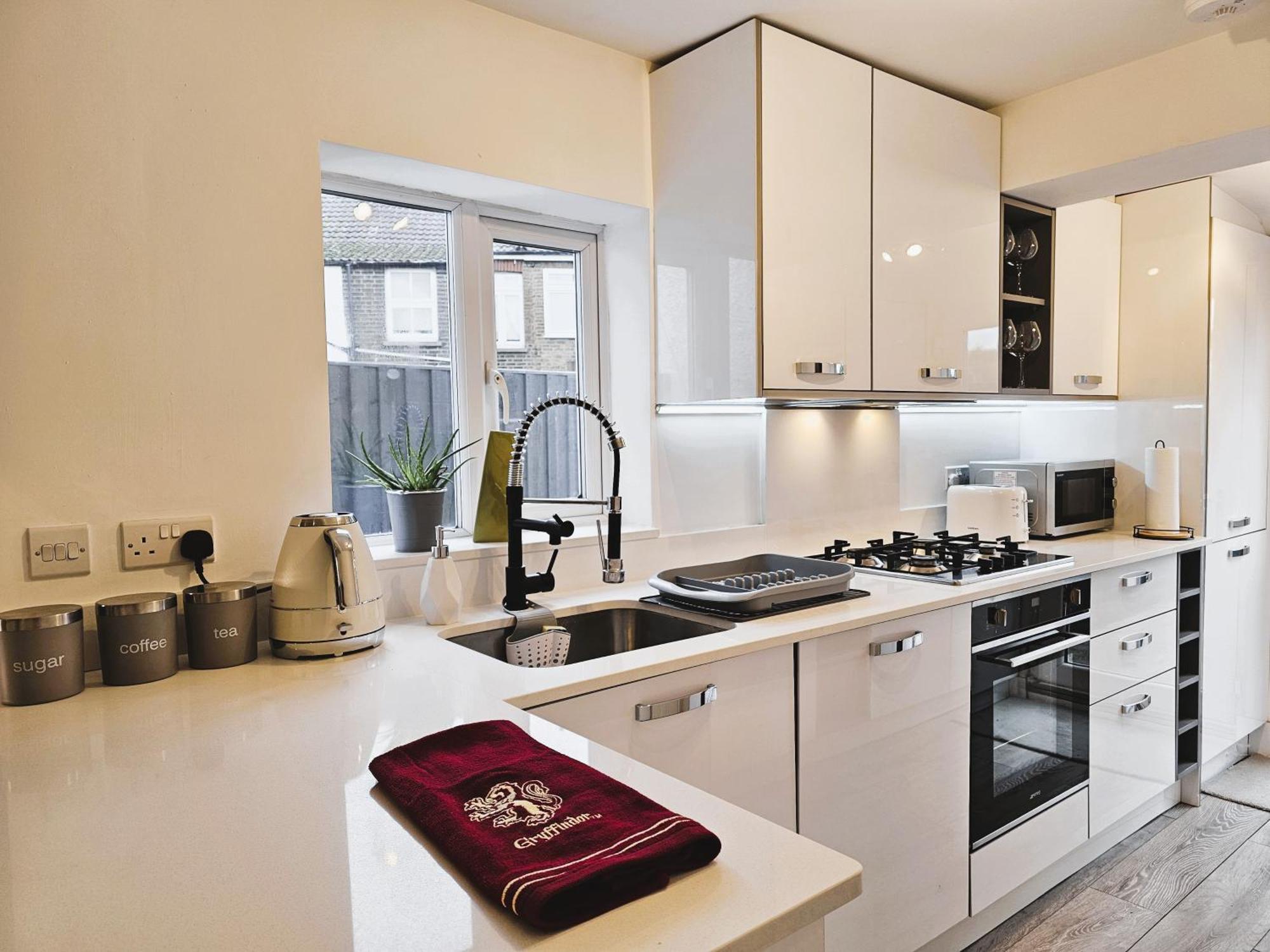 Magical Harry Potter Themed Home In Watford - Free Off-Street Parking 外观 照片