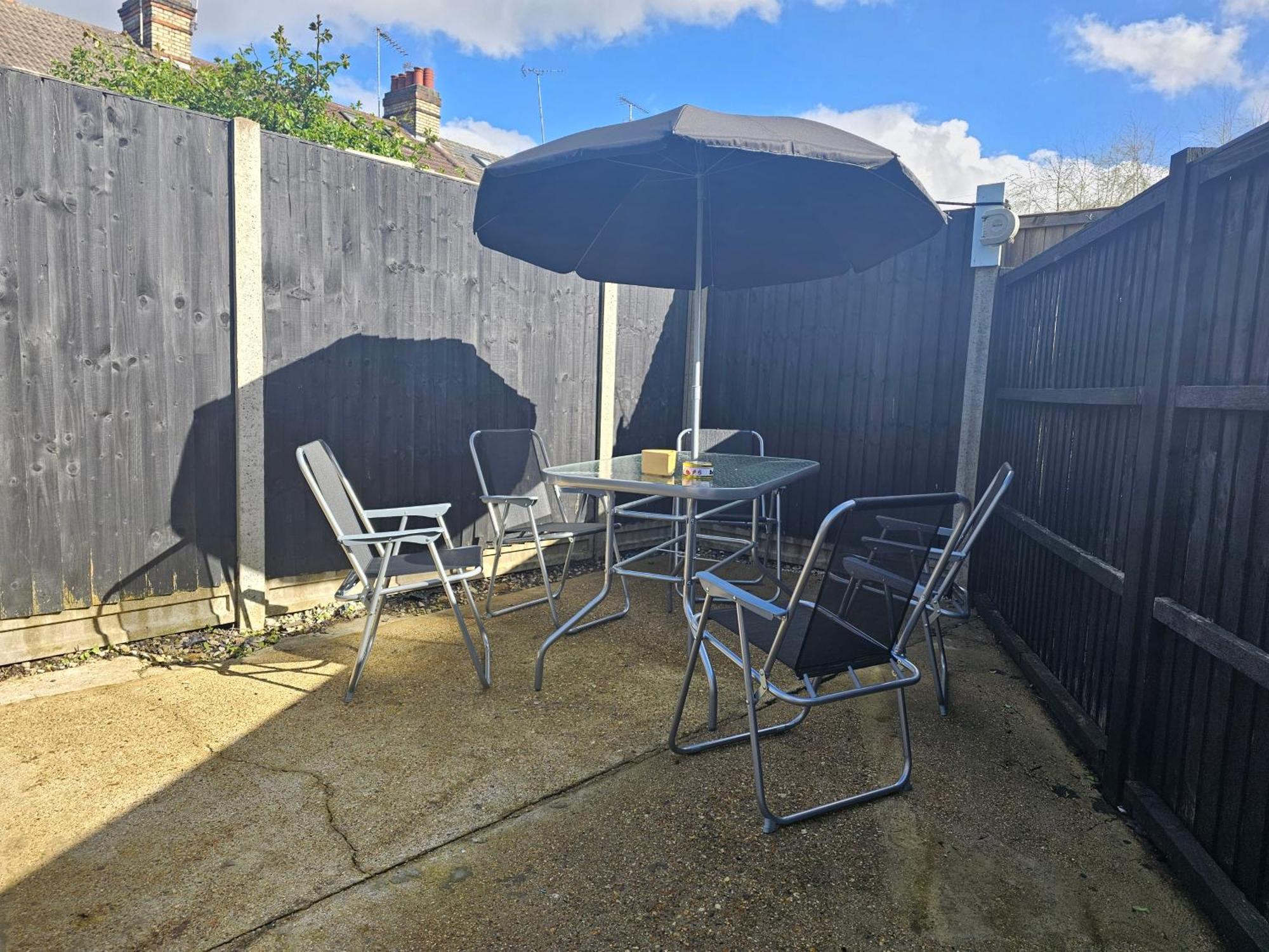 Magical Harry Potter Themed Home In Watford - Free Off-Street Parking 外观 照片